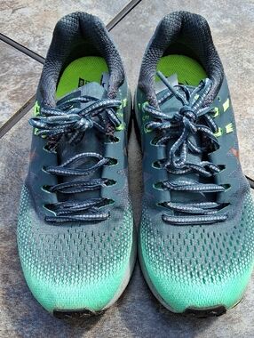 Nike Running Shoes Mint and Dark Gray Zoom Structure 20